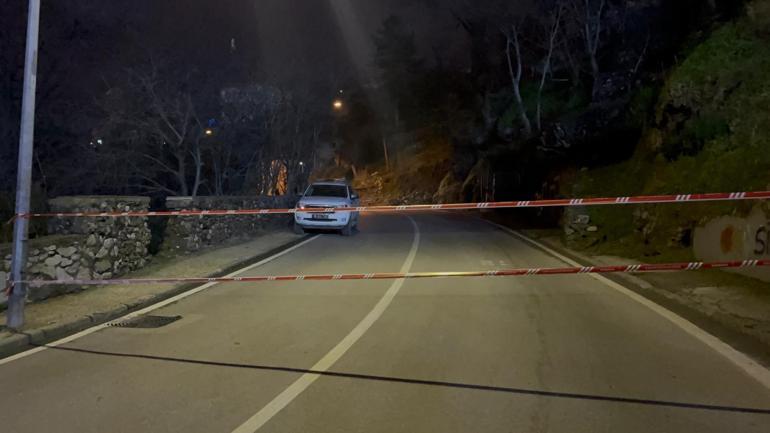 Bursa’da istinat duvarı çöktü; yol çift yönlü trafiğe kapatıldı