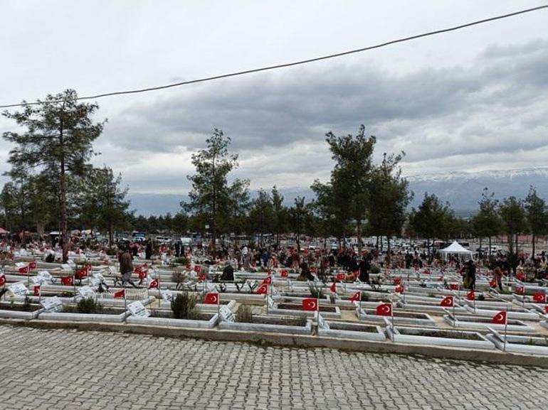 Galatasaraylı yöneticiler deprem bölgesini ziyaret etti