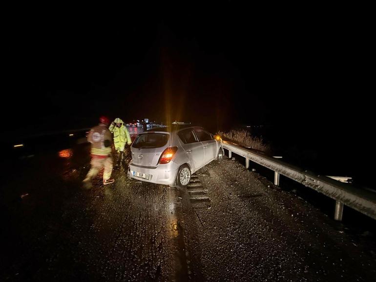 Manisa’da kaza yapan otomobile başka bir otomobil çarptı; 2 yaralı