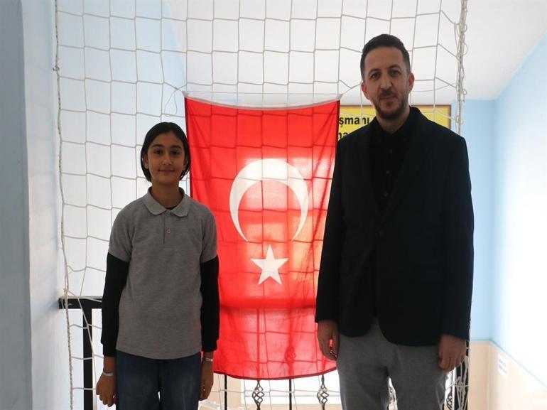 Diyarbakır’da bayrak hassasiyeti ile gündeme gelen Kübra: Sevgiyle düzelttim