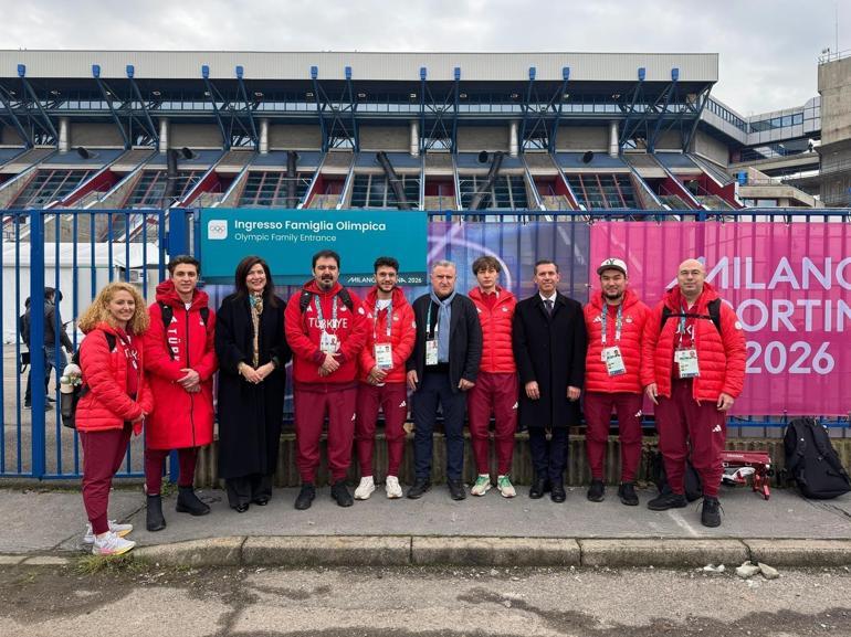 Bakan Bak İtalya’da milli sporcuları ziyaret etti