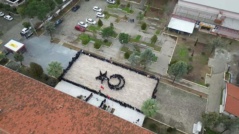 Aydında öğrenciler, bedenleriyle Türk bayrağı figürü oluşturdu