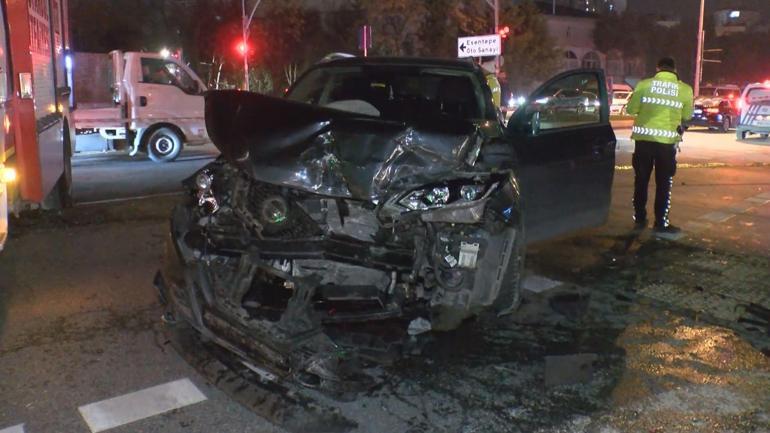 Kartalda ambulans ile cip kafa kafaya çarpıştı: 2si sağlık personeli 3 yaralı