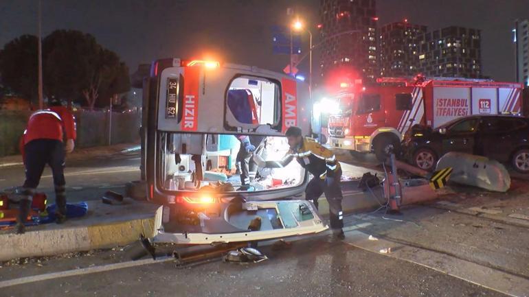 Kartalda ambulans ile cip kafa kafaya çarpıştı: 2si sağlık personeli 3 yaralı