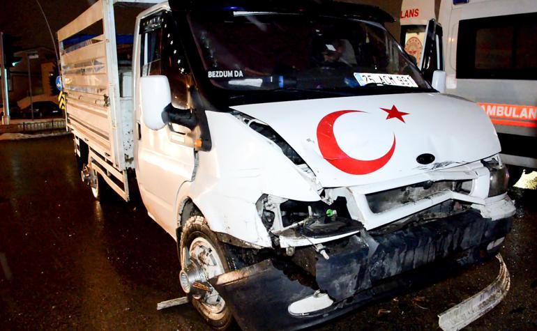 Erzurumda 2 otomobil ve 1 kamyonetin karıştığı kazada 9 kişi yaralandı