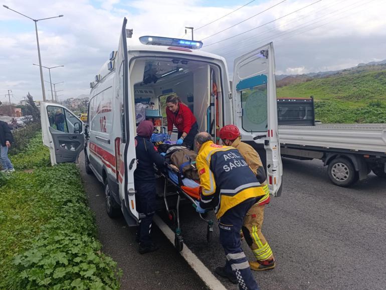 Manisa’da refüjü aşan otomobil, zincirleme kaza yaptı: 2 ölü, 4 yaralı
