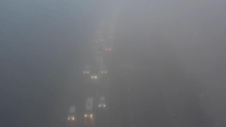 İstanbulda yağmur ve sis etkili oldu; trafik yoğunluğu oluştu