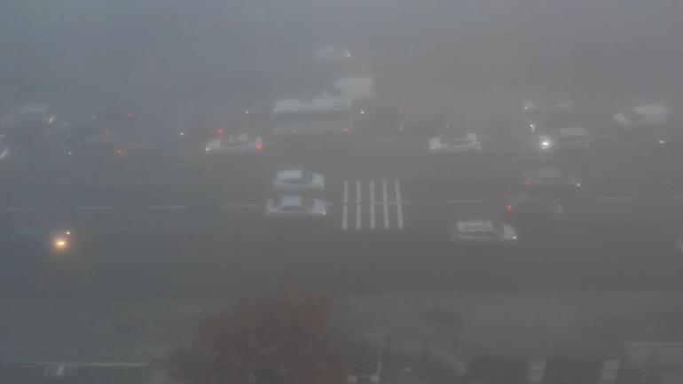 İstanbulda yağmur ve sis etkili oldu; trafik yoğunluğu oluştu