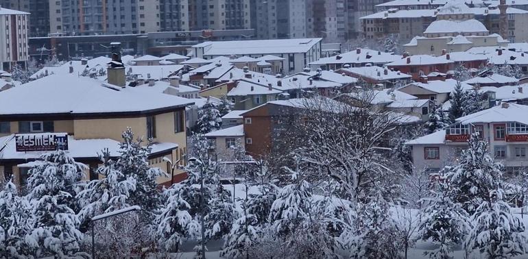 Erzurumda kar yağışı; 775 mahalle yolu kapandı