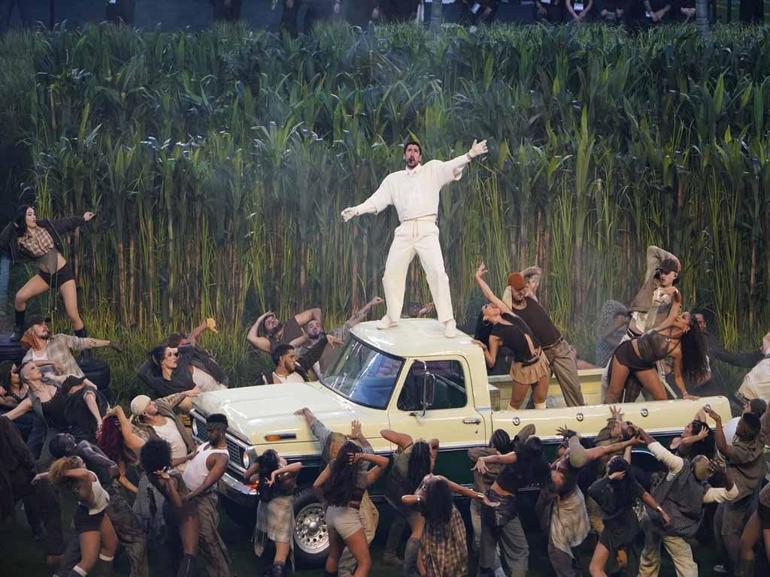 Trump, Super Bowlun devre arası şovuna tepki gösterdi