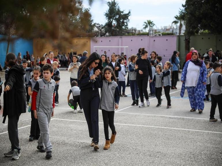 İlkokulda yangın çıktı; öğrenciler tahliye edildi