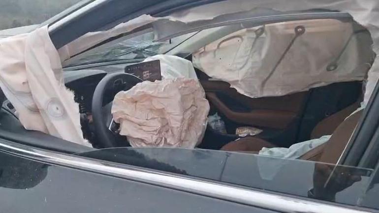 Çekmeköyde gişelerde beton bariyere çarpan otomobilin sürücüsü yaralandı