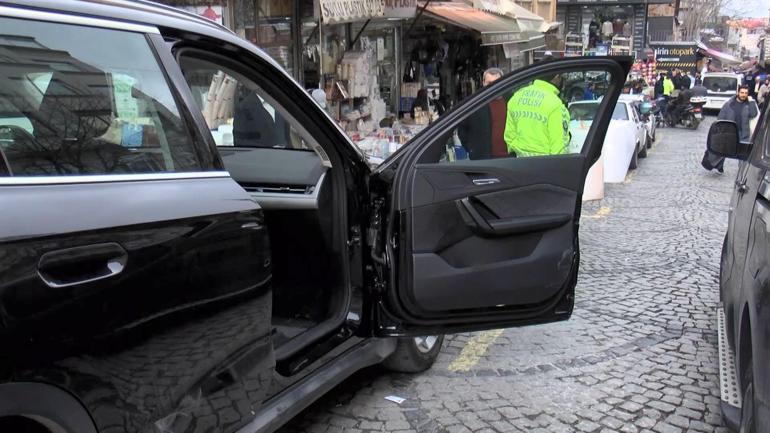 Fatih’te hafif ticari araç park halindeki otomobillere ve yayalara çarptı: 4 yaralı