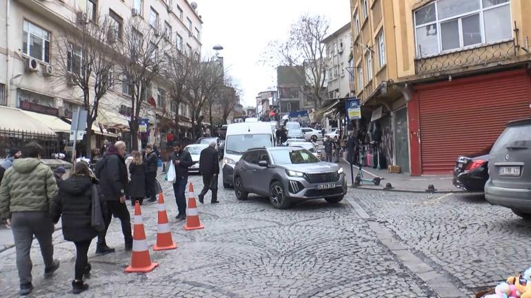 Fatih’te hafif ticari araç park halindeki otomobillere ve yayalara çarptı: 4 yaralı