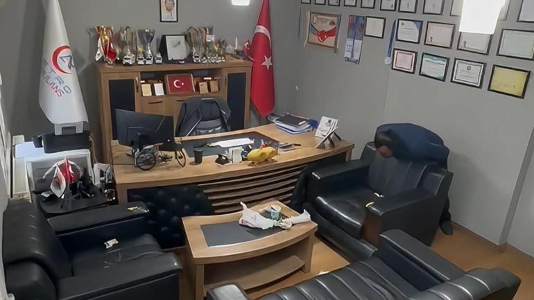 Sağlık çalışanı, kendi kendine yaptığı Heimlich manevrası ile hayata tutundu