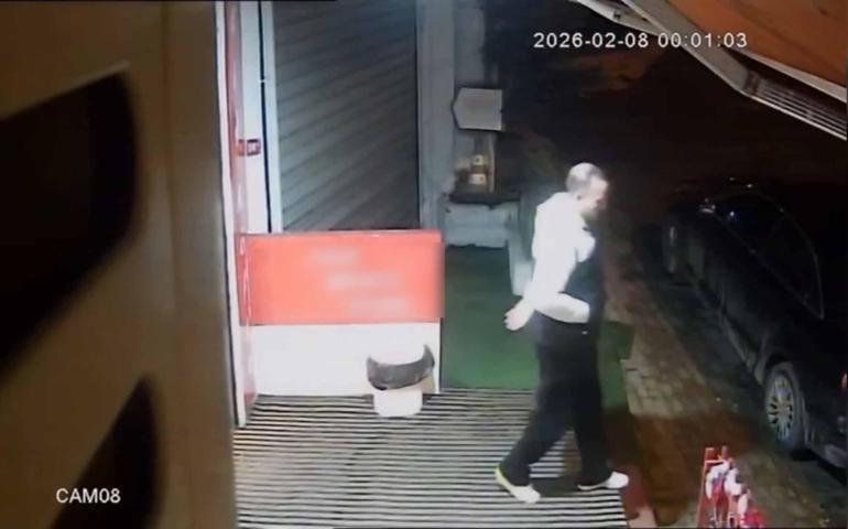 Beyoğlunda çiğ köfteciyi sanal medya ünlüsünün adıyla dolandırdı: Mahmut abi deyince akan sular durdu