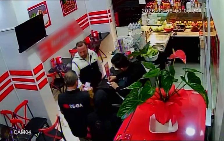 Beyoğlunda çiğ köfteciyi sanal medya ünlüsünün adıyla dolandırdı: Mahmut abi deyince akan sular durdu