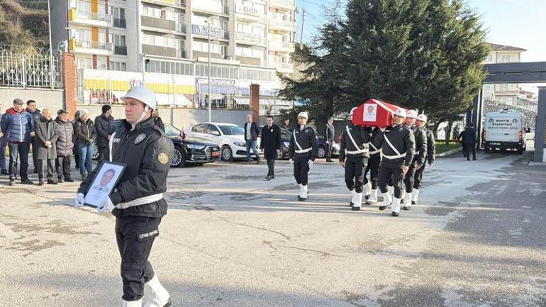 Emekliliğine 4 gün kala kazada ölen polis için tören