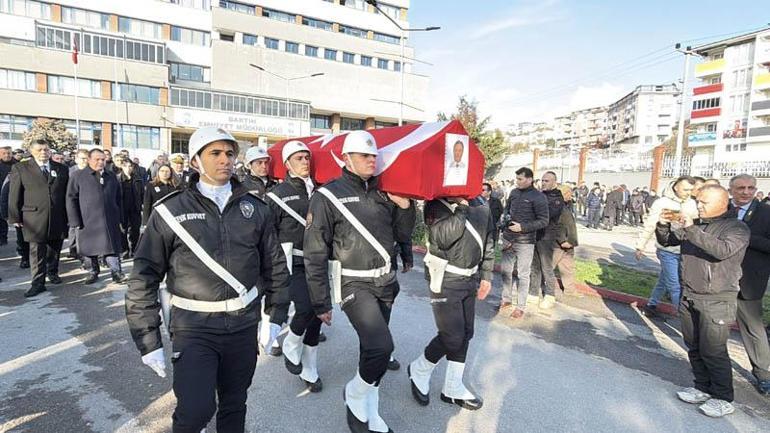 Emekliliğine 4 gün kala kazada ölen polis için tören