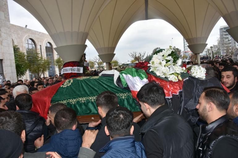 Kazada ölen Karşıyaka Spor Kulübü taraftarı, KSK bayrağı ile uğurlandı