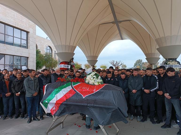 Kazada ölen Karşıyaka Spor Kulübü taraftarı, KSK bayrağı ile uğurlandı