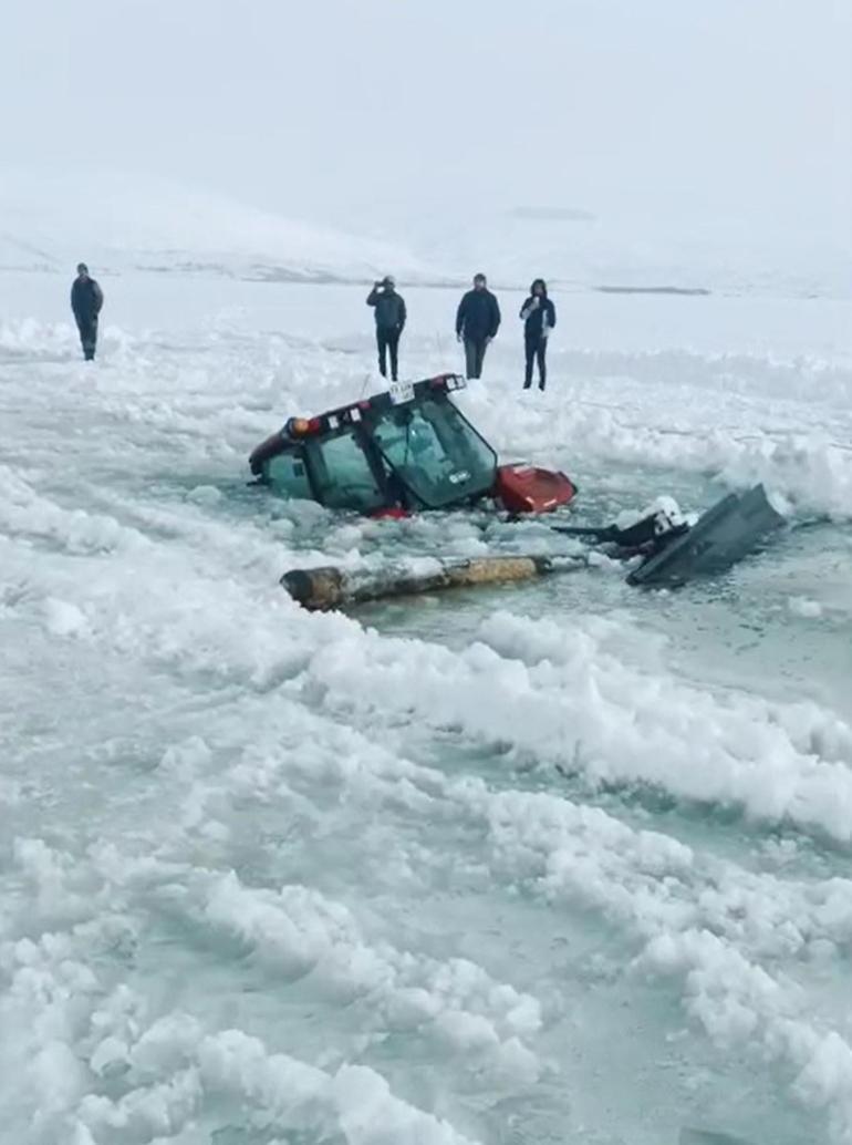 Çıldır Gölüne traktör düştü