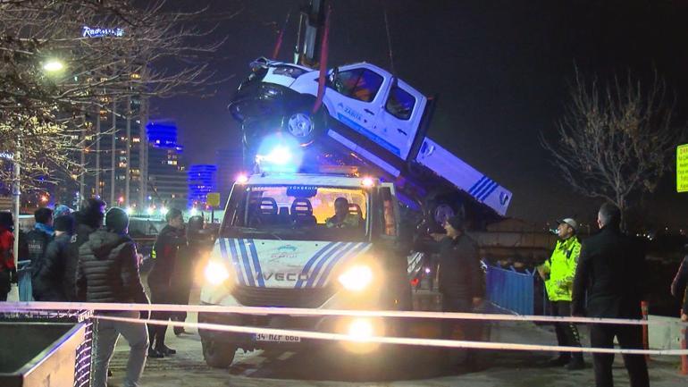 Bakırköyde zabıta aracı denize düştü
