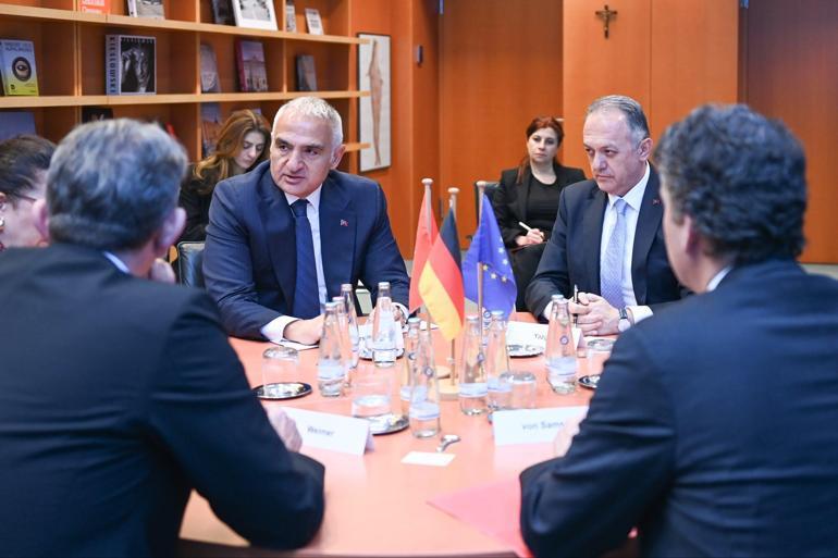 Bakan Ersoy, Almanya Kültür Bakanı Weimer ile bir araya geldi