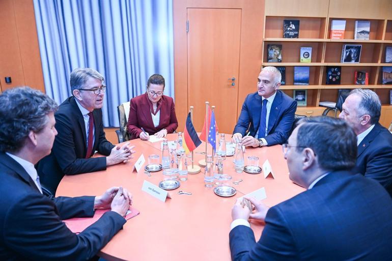 Bakan Ersoy, Almanya Kültür Bakanı Weimer ile bir araya geldi