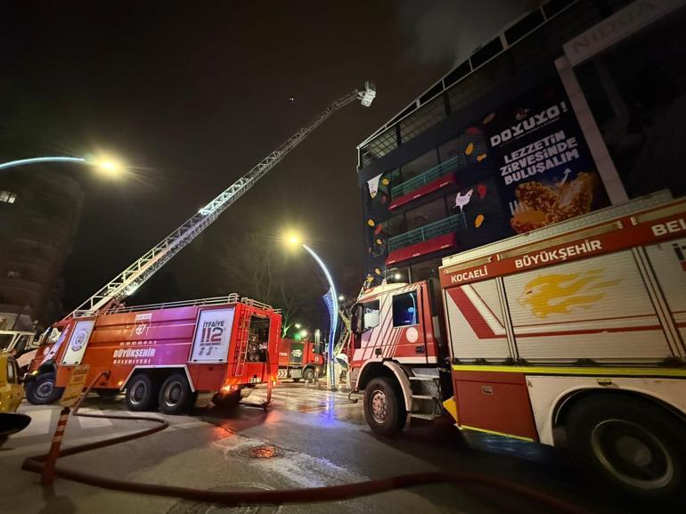 İzmit’te 7 katlı binanın çatısında çıkan yangın söndürüldü