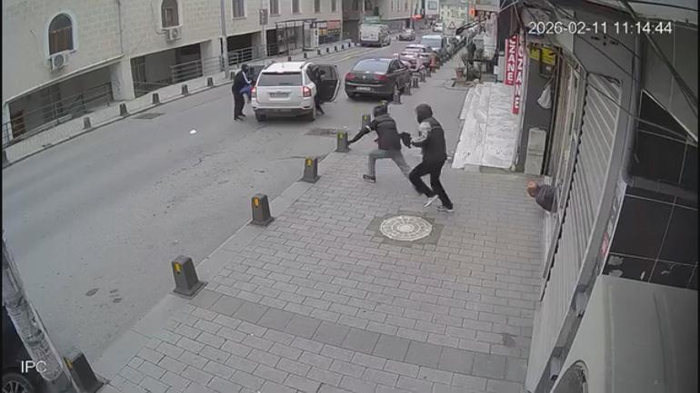 Eyüpsultan’da kuyumcuya soygun girişimi kamerada