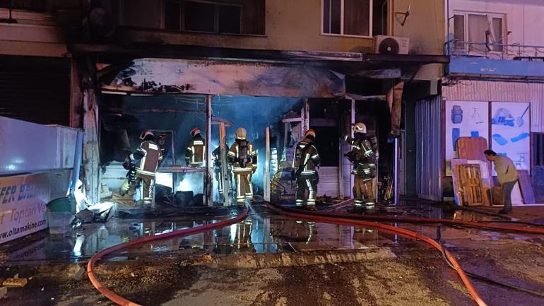 Bursada iş yerinde çıkan yangında 2 kişi dumandan etkilendi