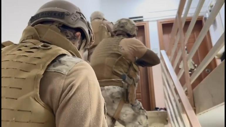 Büyükçekmece’de taksiyle gidip iş yeri kurşunlayan 5 şüpheli tutuklandı