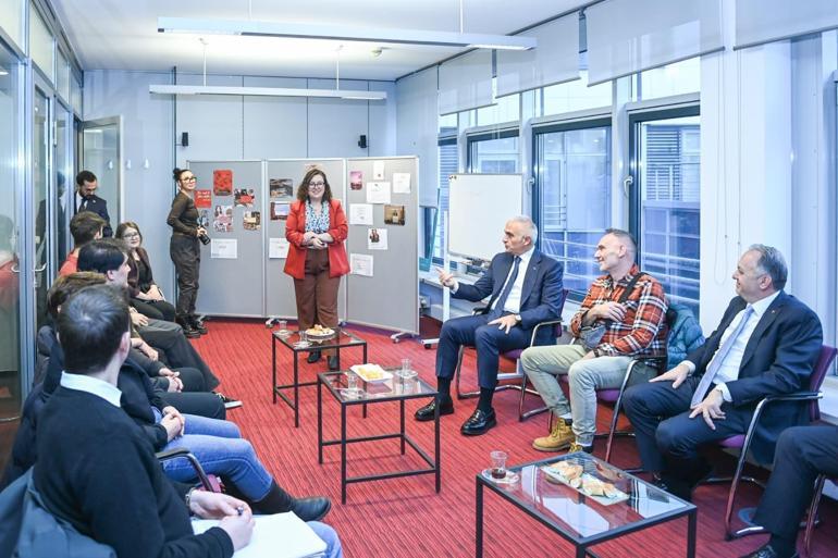 Bakan Ersoy, Berlinde Yunus Emre Enstitüsünü ziyaret etti
