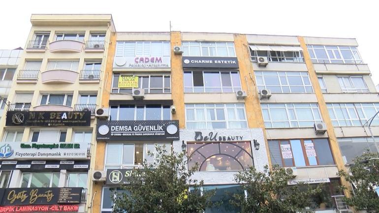 Bakırköyde 2 kişinin iş merkezinin kapısına el bombası koyduğu anlar kamerada