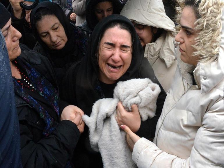 Ayrılmak isteyen kız arkadaşını otomobilde boğup, teslim oldu