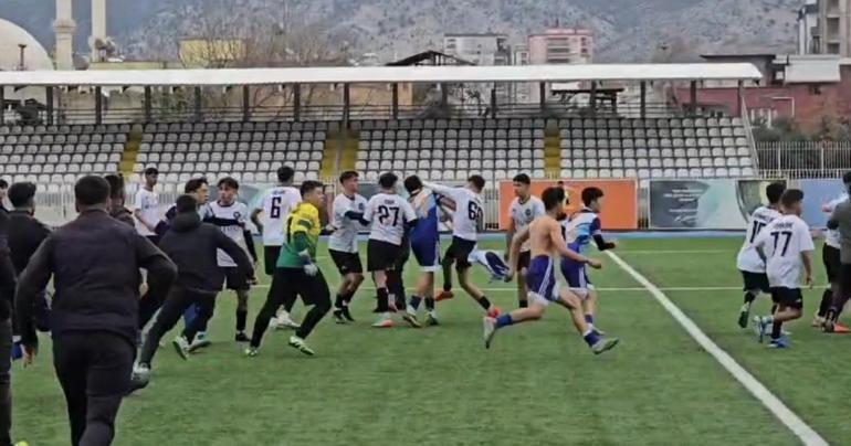 Liselilerin futbol turnuvasında kavga