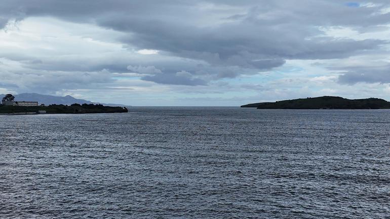 İzmirde göçmen botu battı; 3 ölü