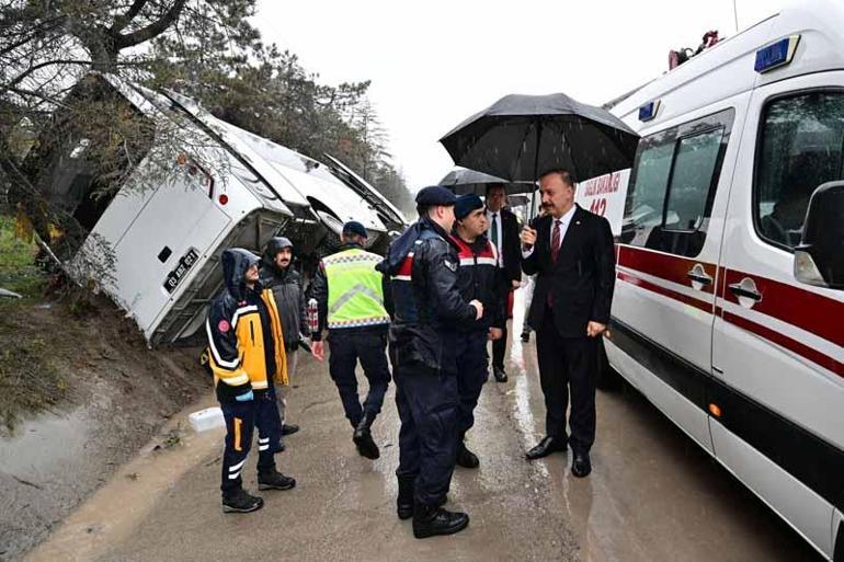 Ispartada cezaevi ring aracı devrildi: 3 yaralı