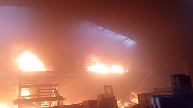 Balıkesirde depoda yangın