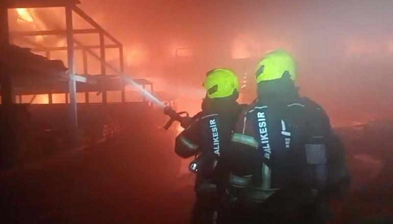 Balıkesirde depoda yangın