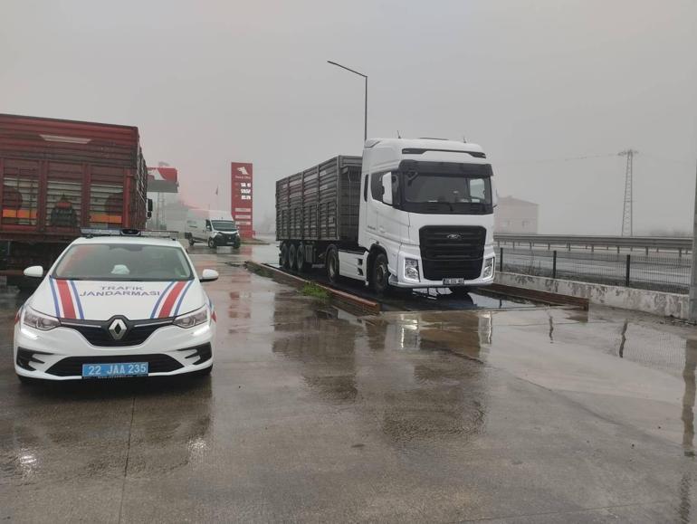 Edirnede taşıma sınırını aşan 2 kamyon sürücüsüne 159 bin lira ceza