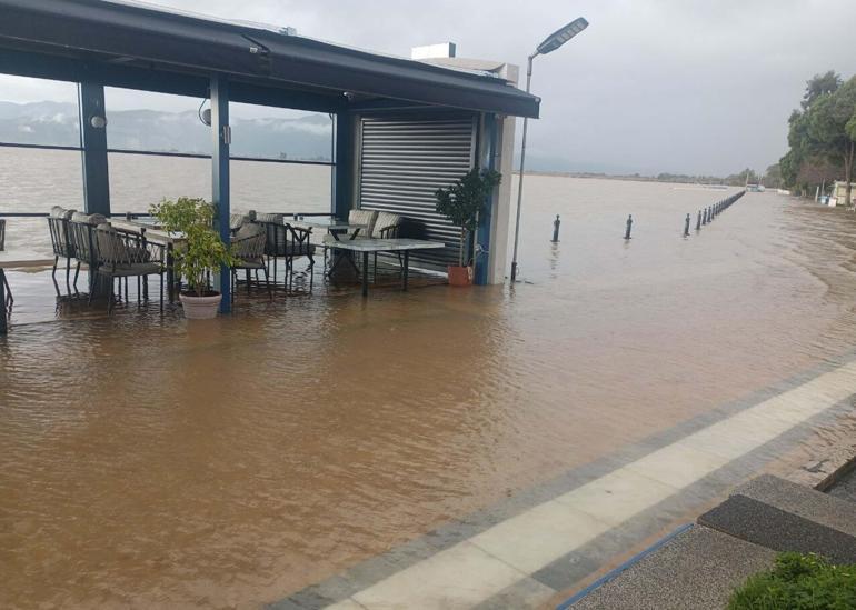 Köyceğiz Gölü taştı