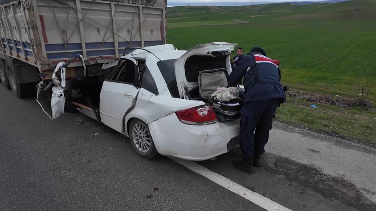 Cenazeye giderken kaza yaptılar: 2 ölü