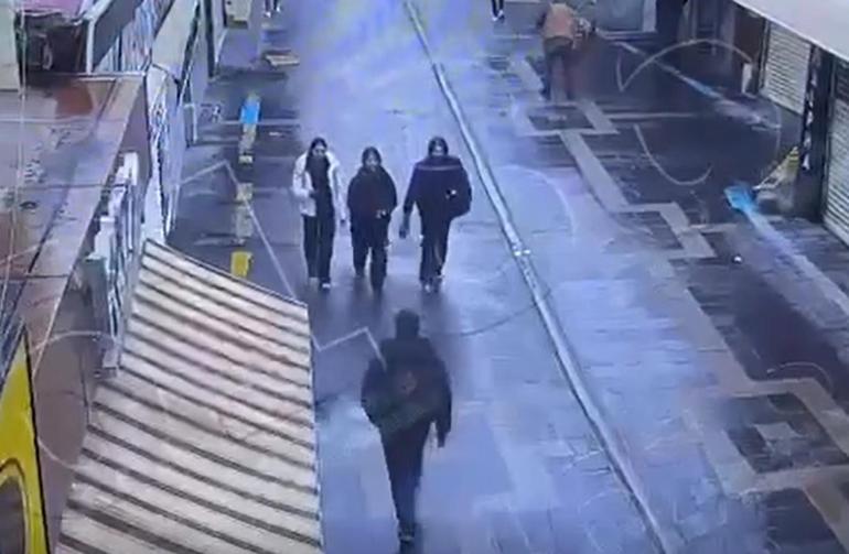 Birini bıçaklamam lazım diyerek evden çıkıp 16 yaşındaki kız çocuğunu bıçaklamıştı; o anların görüntüleri ortaya çıktı