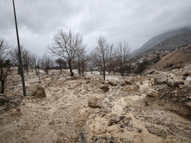Adıyamanda heyelan riski nedeniyle 2 ev tahliye edildi