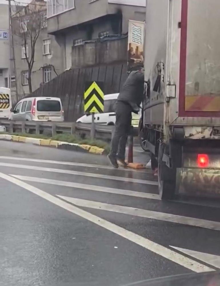 Küçükçekmece’de trafikte kaynak tartışması: Otomobil sürücüsü kamyoneti yumrukladı