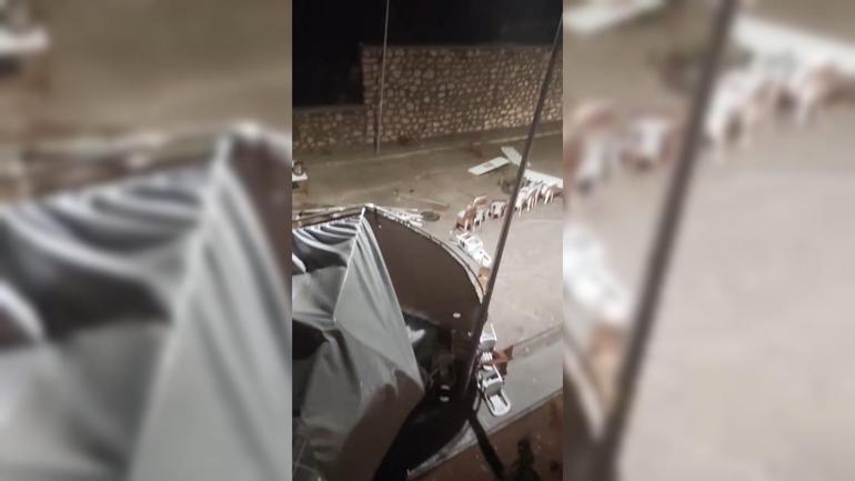 Malatyada sağanak; iş yerlerini su bastı, taziye çadırı uçtu