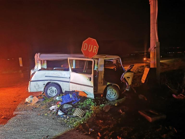 Bursada kamyon ile minibüs çarpıştı: 2 yaralı