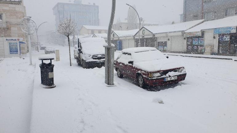 Van’da kardan 43 yerleşim yeri ulaşıma kapandı